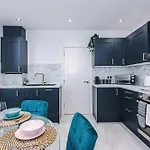 Apartment The Bridgeton In - Parking - Garden *