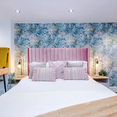 The Bridgeton In 3 Bedrooms - Parking