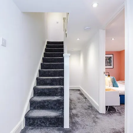 The Bridgeton In 3 Bedrooms - Parking 哈罗盖特