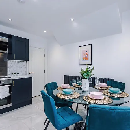 The Bridgeton In Harrogate 3 Bedrooms - Parking