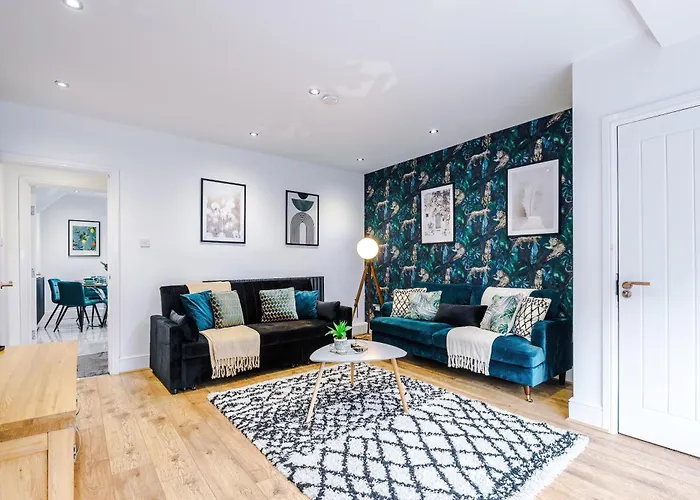 Bridgeton Retreat - - Parking & Garden