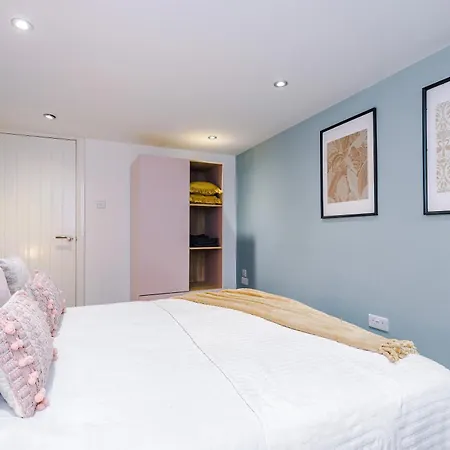 The Bridgeton In 3 Bedrooms - Parking *