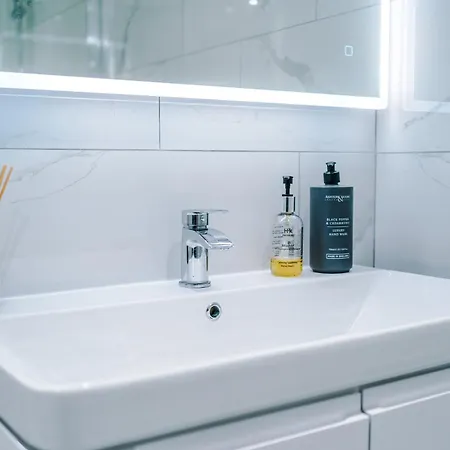 The Bridgeton In 3 Bedrooms - Parking *