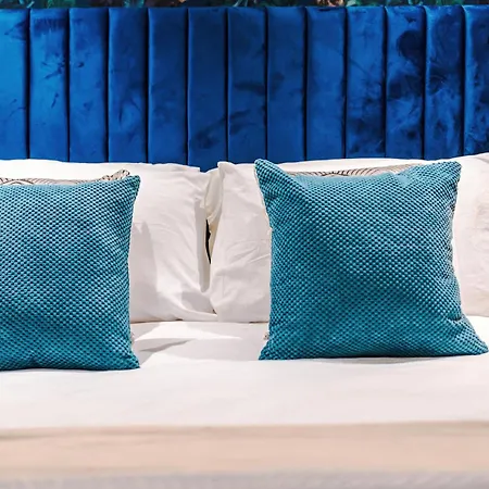 The Bridgeton In 3 Bedrooms - Parking Apartment *