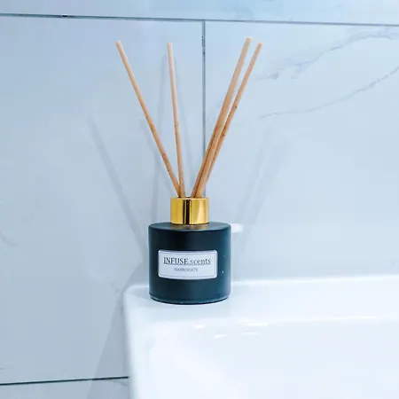 The Bridgeton In 3 Bedrooms - Parking * Harrogate