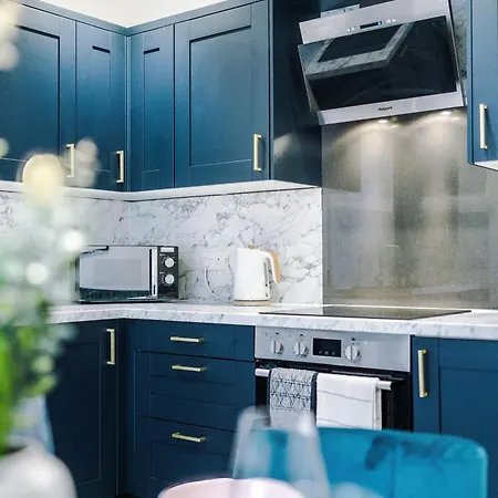 The Bridgeton In 3 Bedrooms - Parking Apartment *