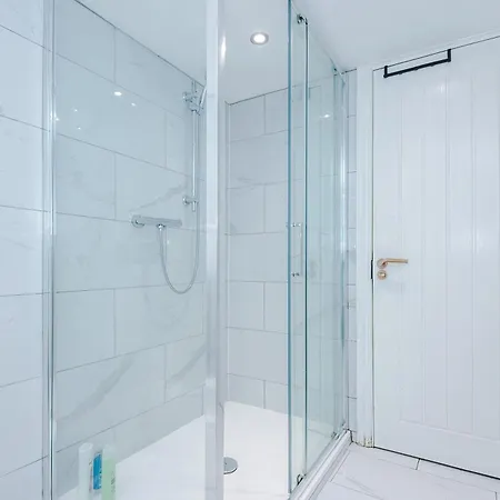 The Bridgeton In 3 Bedrooms - Parking Harrogate