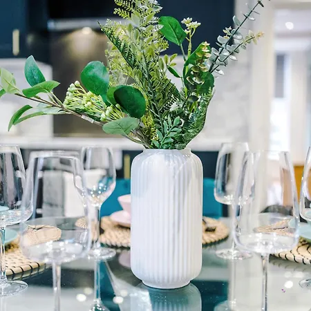 The Bridgeton In 3 Bedrooms - Parking * Harrogate