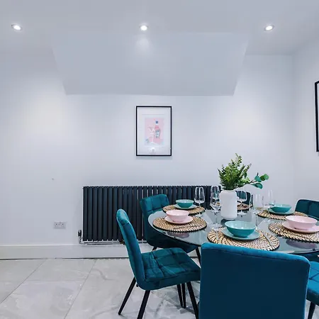 The Bridgeton In 3 Bedrooms - Parking